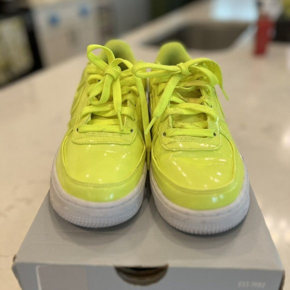 Nike Air Force 1 LV8 UV Volt/White Women’s Shoes 6.5y or 8 women's - Picture 4 of 8